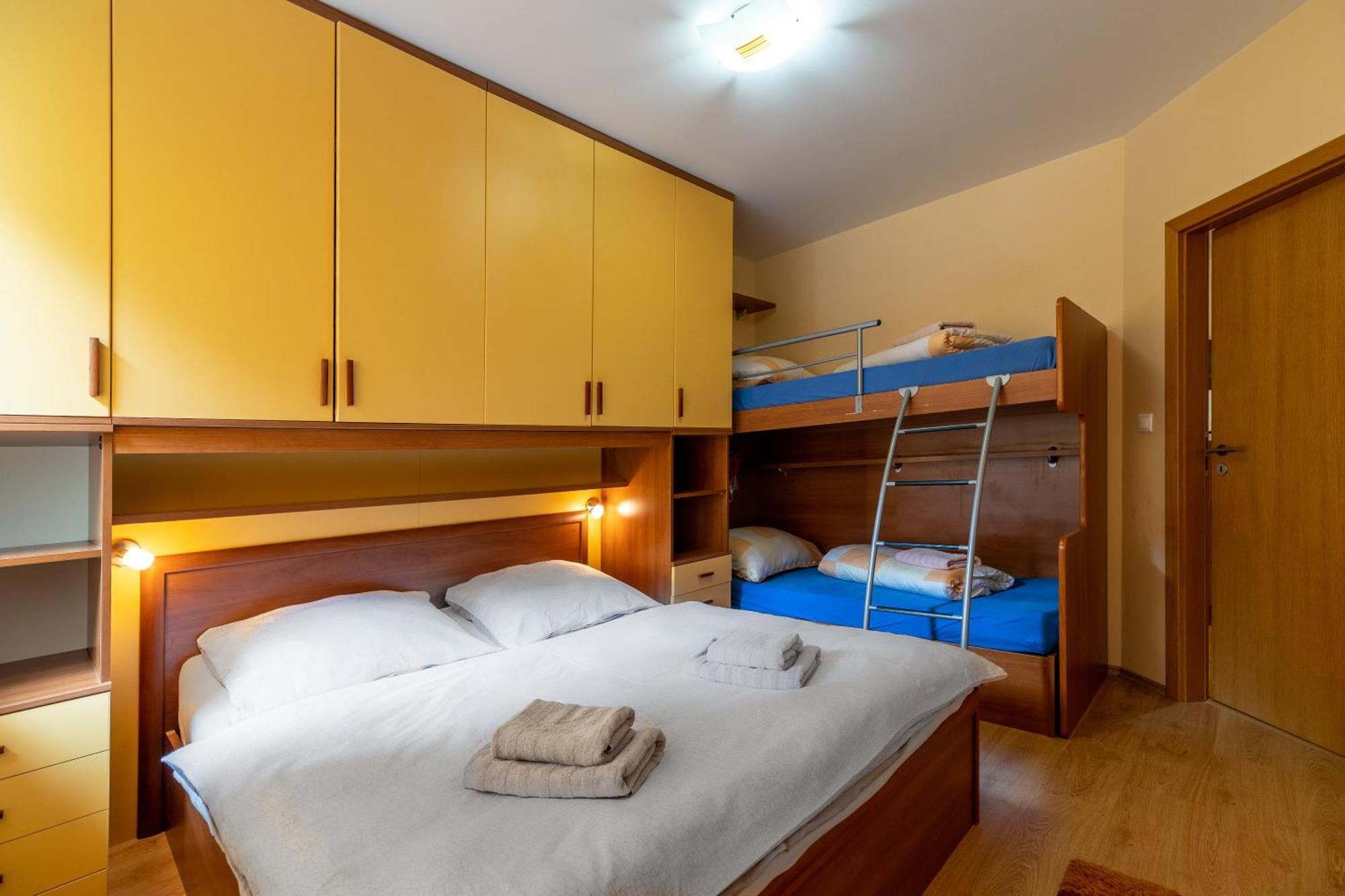 Rodinny Apartman Slnecnica Tale Luaran gambar